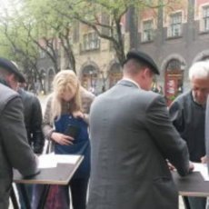 Prikupljanje protestnih potpisa protiv monopola u sahranjivanju u Subotici – sve do 15 100.